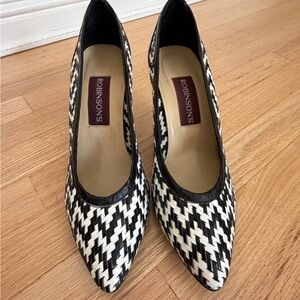 Black & White Zigzag Leather Pumps – Size 7